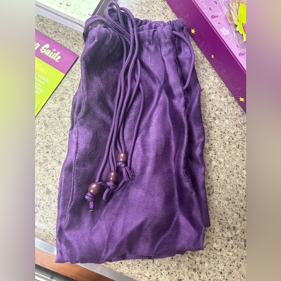 C.R. GIBSON | Wine Tasting Party Kit - Picture 5 of 6